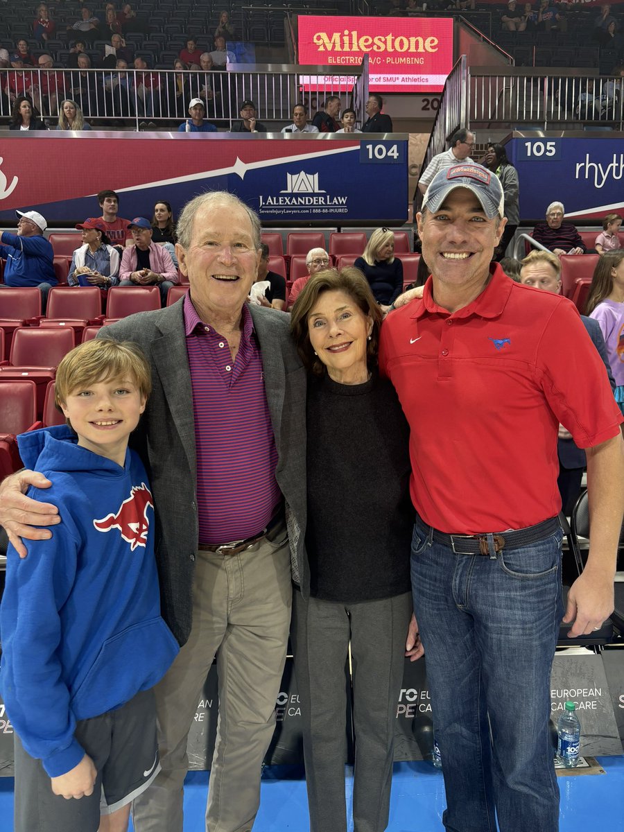 Always great to see these HD 108 constituents! Cheering on @SMUBasketball alongside President Bush & @laurawbush…hard to beat 🐴⬆️