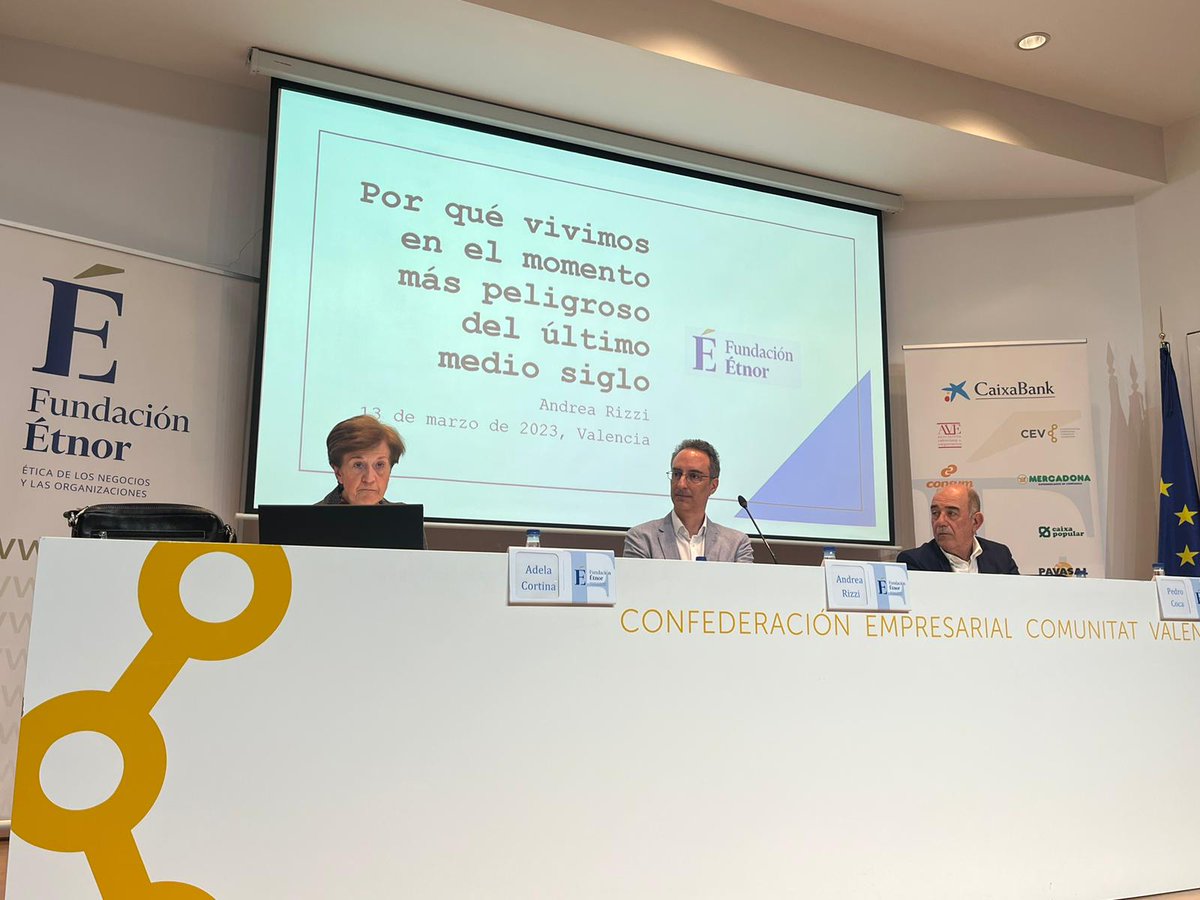#PedroCoca inaugura el Seminario Étnor y #AdelaCortina presenta al ponente #AndreaRizzi quien explicará por qué vivimos en el momento más peligroso del último medio siglo @and_rizzi @elpais_espana #Geopolítica #Ética