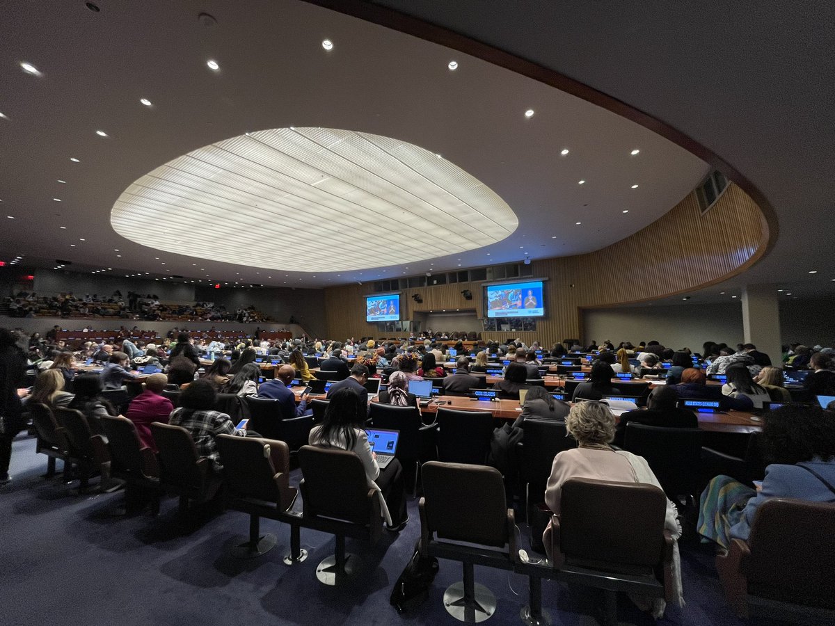 Earlier today, Minister Amina from @MwomenHRD delivered #Somalia’s statement to her country counterparts at the 68th Session of the Commission on the Status of Women.