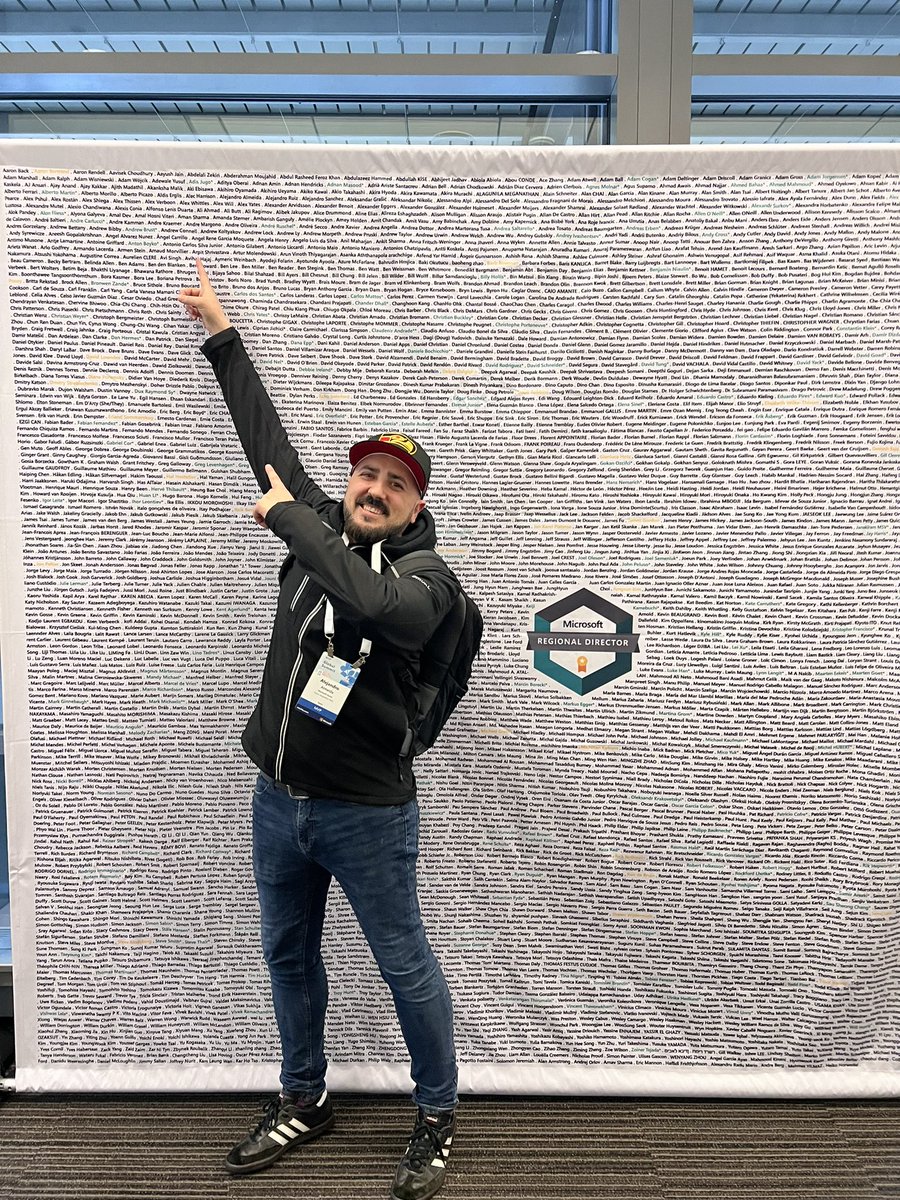 alejandrolmeida's tweet photo. I didn't dare to post this photo๐ธ because my name was so high up that I couldn't reach it... But don't worry, my friend @javivikillo made a correction and fixed itโฆ ๐๐๐ป
#MVPSummit #MVPWall #BugFix #MVPBuzz https://t.co/PgdtvkcNeG