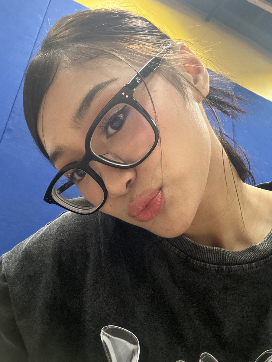 freyaivr's tweet photo. tnx sa ayuda mga mhie, 2log na aq :'> https://t.co/EmvJayTDpe