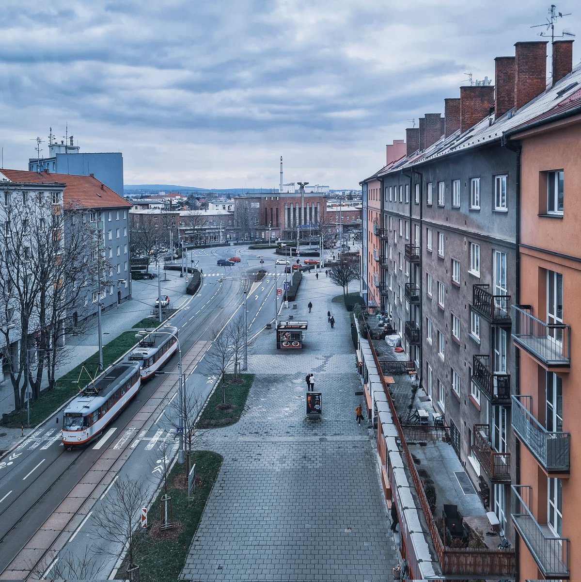 pkuler's tweet photo. #Olomouc #Olomouckýkraj #Czechia #building #sky #cloud #window #urbandesign #vehicle #towerblock #city #facade #car #mixed-use #roof #concrete #condominium #apartment #landscape #house #reflection #road #symmetry #daylighting #steel #glass #cumulus #cityscape #street #streetlight https://t.co/GLyI0LSjFd