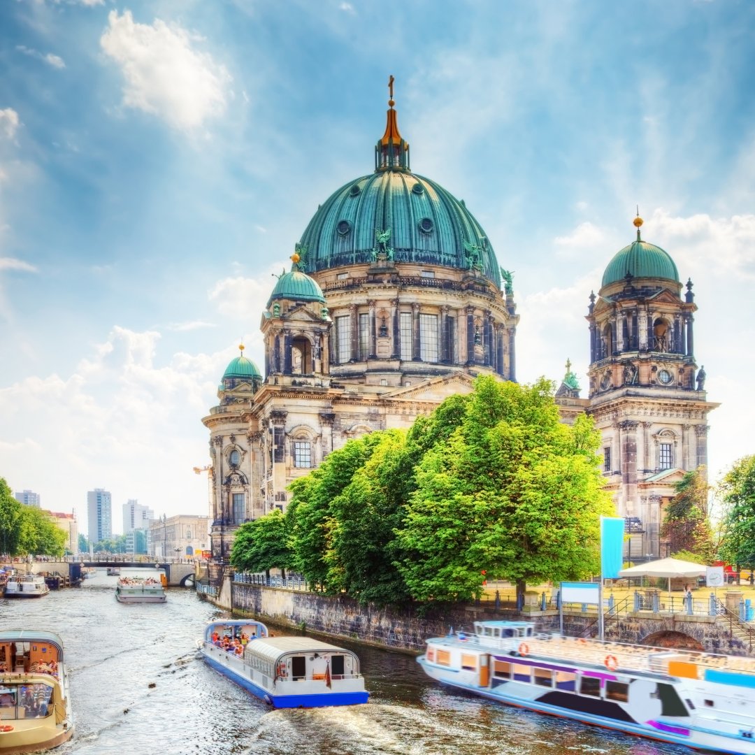 There is no shortage of history and culture in Berlin, with historic buildings and monuments to be found all around the city. If you're visiting for the GENERALI Berlin Half Marathon this weekend, check out our top 5 things to do in the city! ⬇️ superhalfs.com/en/events/berl…