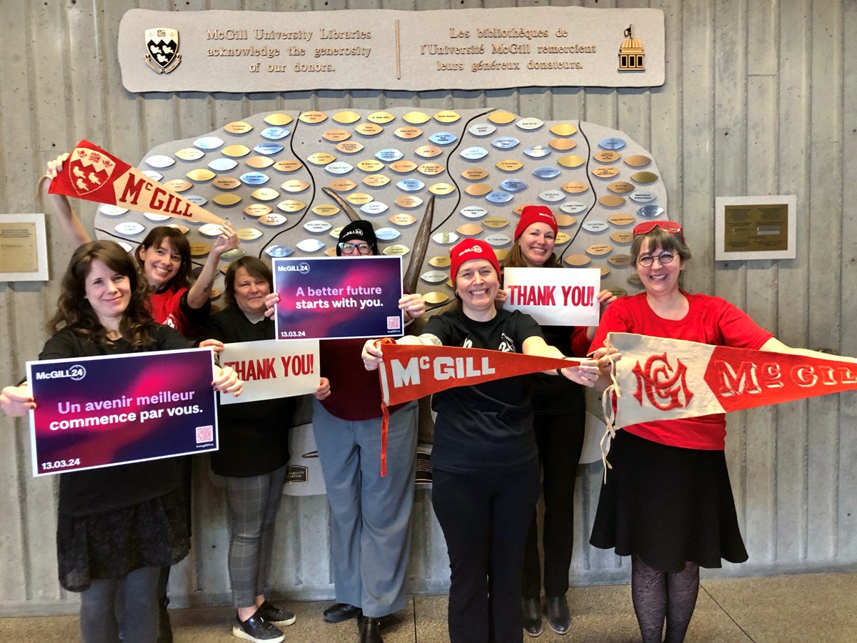 All smiles from our #McGill24 cheering squad in front of the Giving Tree, which celebrates Library philanthropy and its impact. Learn more: mcgill.ca/x/odn @McGillAlumni