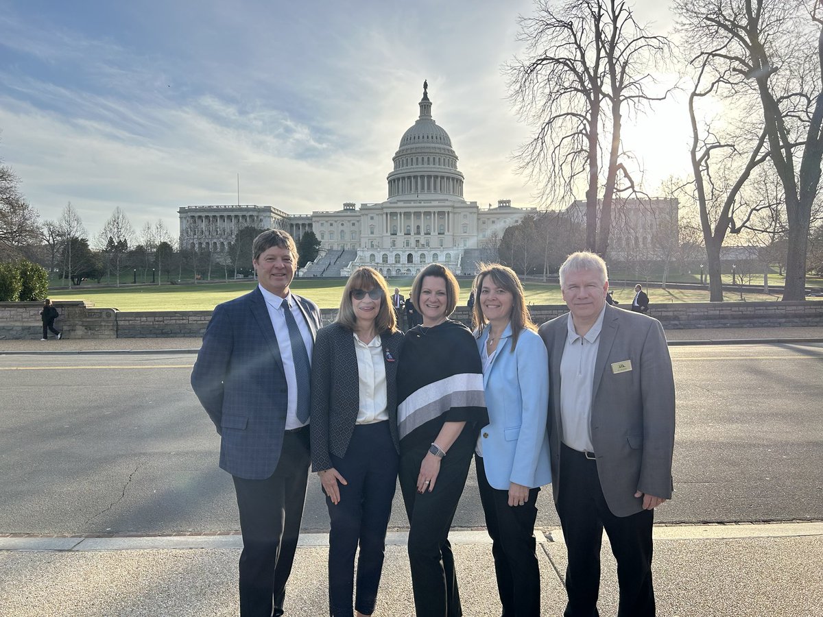 ckyoungnek's tweet photo. Privileged to travel to DC with the amazing ⁦@vtprincipals⁩ team to talk to legislators about the importance of fully funding schools! #principalsadvocate ⁦@NASSP⁩ https://t.co/6HQdYLJebH