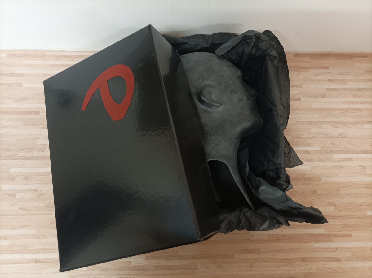 From April 1st, 2024, our masks from 4mm will be delivered in new, exclusive outer packaging! This means that the masks are packaged in a dimensionally stable manner and the new latex boxes somehow fit the contents better...