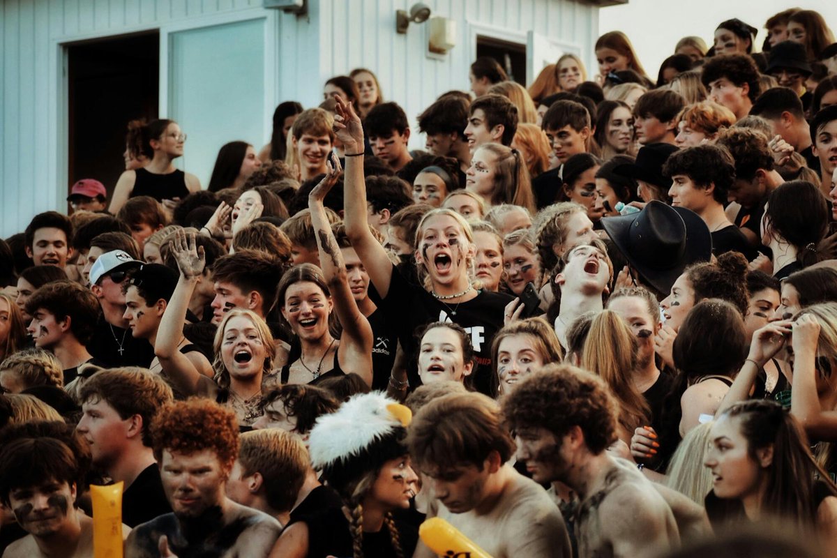 WSN_Live's tweet photo. Transform your high school event with live streaming. Our expert tips cover everything from student involvement and successful live streaming. Check out how to make your next event a streaming success: https://t.co/Izu2hipF8X https://t.co/5hYrPo4VVt