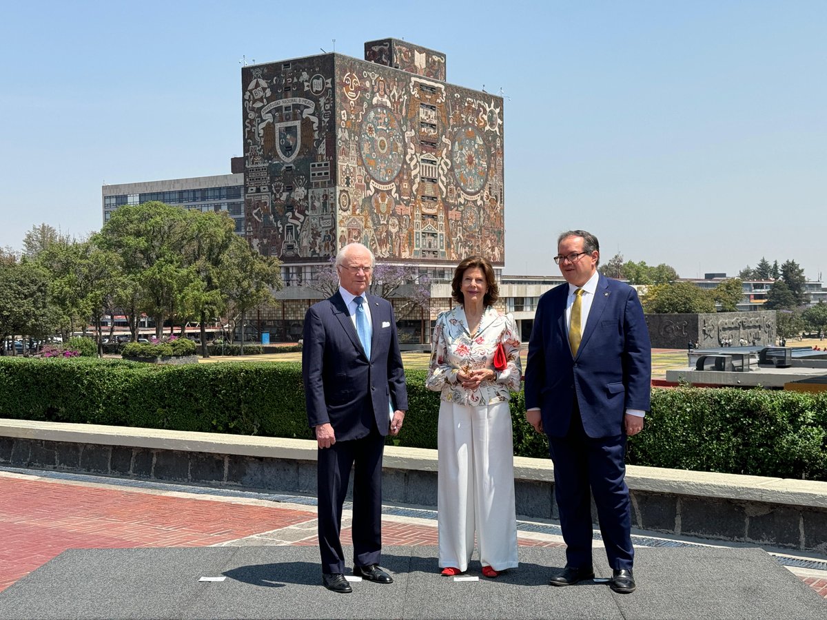 UNAM_MX's tweet photo. Como parte de la visita de Estado de sus majestades los reyes de Suecia, Carlos XVI Gustavo y Silvia, visitan la UNAM. Los recibe el #RectorLomelí. https://t.co/mqG5jUuJE9