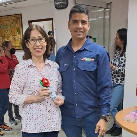💞♀️En Inversora IPSFA continuamos celebrando el mes de la mujer♀️💞 El personal de @inversoraipsfaoficial obsequió a todas nuestras mujeres, un detalle significativo, para recordarles lo valiosas que son y agradecerles por su esfuerzo de brindar bienestar.
