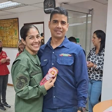 inversoraipsfao's tweet photo. 💞♀️En Inversora IPSFA continuamos celebrando el mes de la mujer♀️💞 El personal de @inversoraipsfaoficial obsequió a todas nuestras mujeres, un detalle significativo, para recordarles lo valiosas que son y agradecerles por su esfuerzo de brindar bienestar. https://t.co/wyhoDag5Kq