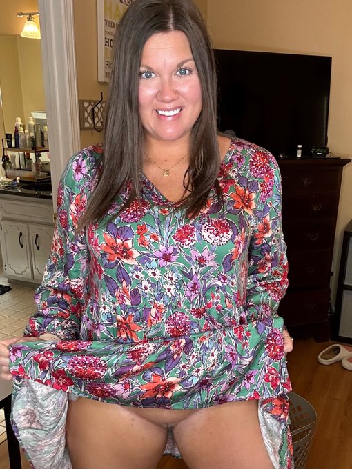 A rare sneak peek 🫣😘 https://t.co/VrTNQLNawL