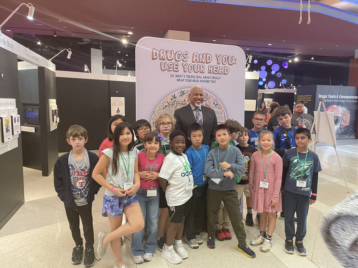 During Spring Break our @DEAHOUSTONDiv continues to get the word out on the dangers of fentanyl along with other illicit drugs. Today, Special Agent in Charge Daniel Comeaux spoke with students on the dangers at the Houston Health Museum.