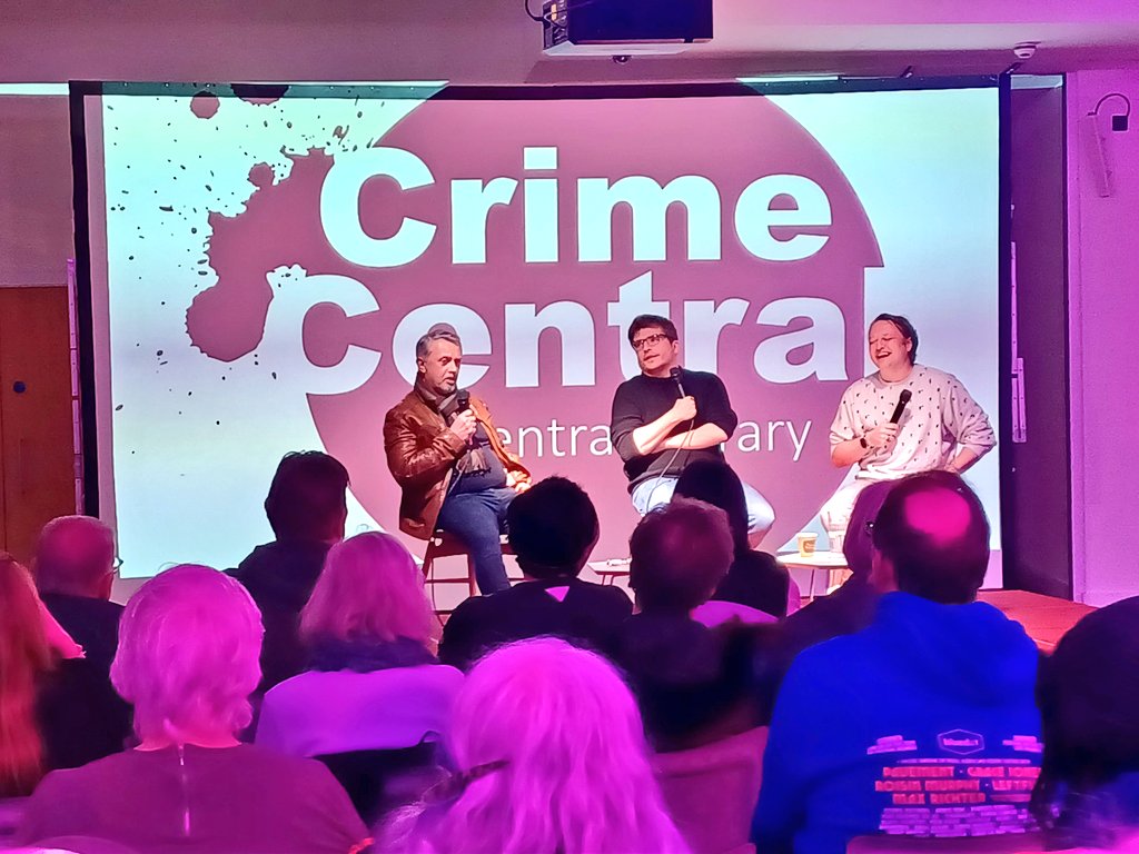 Hurrah!! @CrimeCentral_ has returned. Huge thanks to the wonderful audience, @robparkerauthor, @HaleWrites, @crmcgeorge and @BlackwellsMcr.