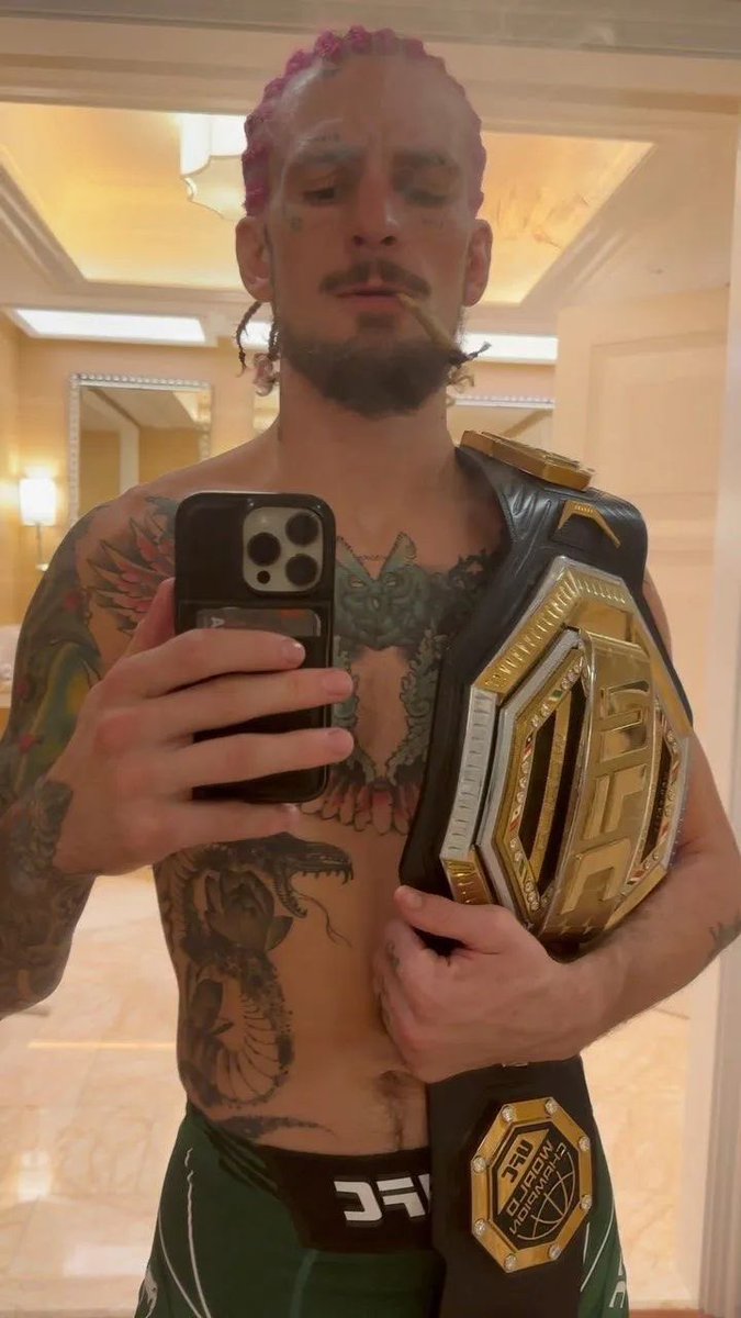 🍬 Sean O'Malley s'est rendu en boîte de nuit à Miami après sa victoire à l'UFC 299, sans se doucher et enlever sa tenue de combat.