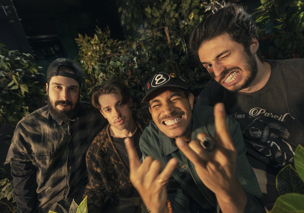 Cash Cash tweet media