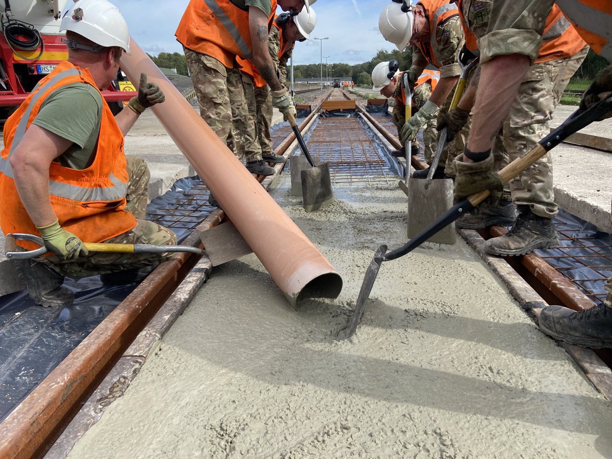 The team at work concreting in tram rail during Ex TURNOUT 23 at a level crossing. Our Sappers are multidisciplinary by nature and can turn their hand to most types of work.
#railwaysoldiers #sappersmart
@Proud_Sappers @8EngrBde @170_Engineers @12_FS_Engr @65_group