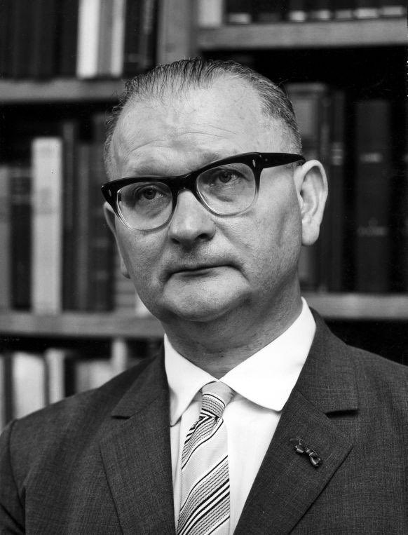 Gebeurt het vaker dat leider van grootste politieke partij geen premier wordt? Ja. In 1963 leidde Wim de Kort de KVP, maar partijgenoot Marijnen werd premier. Ik maakte over De Kort de docu: de man die geen premier mocht worden. Ligt in archieven <a href="/BeeldenGeluid/">beeldengeluid</a>  #kabinetsformatie
