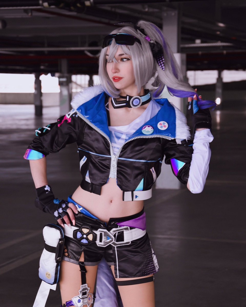 snowwfel's tweet photo. Gaming is a full-time pursuit 🎮💜
📸: @Neeydchan 
#silverwolf #honkaistarail #honkai #silverwolfcosplay #silverwolfhonkai https://t.co/0gZXb6V1Cl