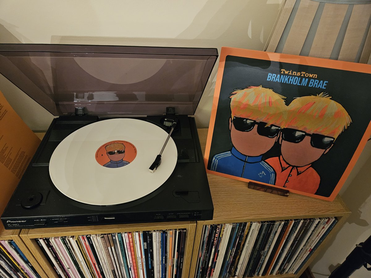 Today's essential spin at <a href="/HeardNotHerd1/">HeardNotHerd</a> HQ is "Brankholm Brae" LP from #Fife legends <a href="/Twinstown1/">Twinstown</a> 

Seems like 173 years in the making (😂) but thanks to @RecordsWhanga and the postie, it has arrived in all it's ice white splendour.  Dive In 👇