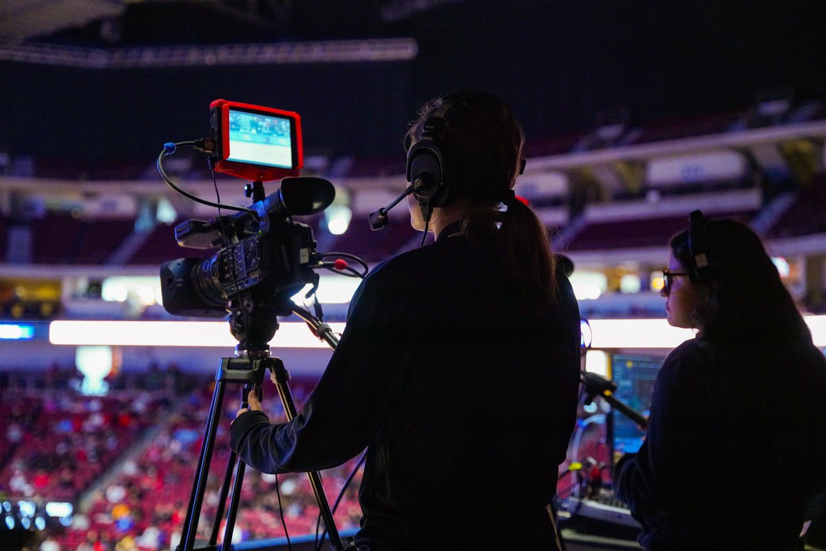 For 9 years, we’ve partnered with @nsaahome to stream state events. With this partnership we’ve empowered 1000s of students and provided a unique hands-on learning opportunity on the state’s biggest athletic stage. Here's a 🧵 on why this year's state basketball was unique ⤵️