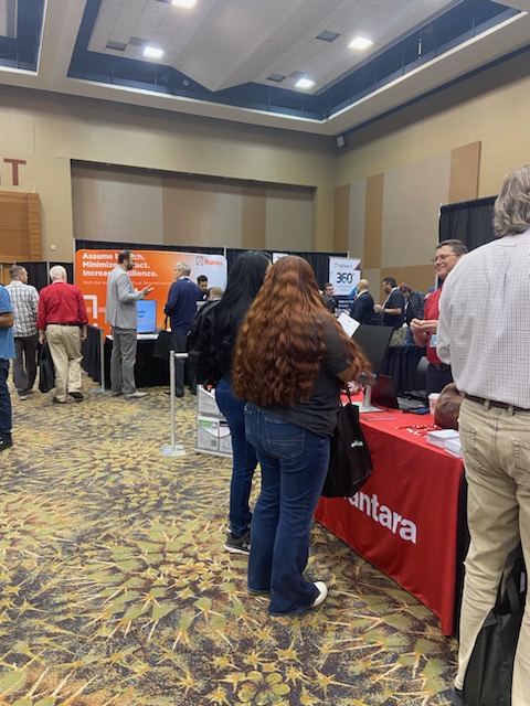Elevate_IT's tweet photo. The exhibit floor in Phoenix is buzzing at Elevate_IT
@Adlumin @HitachiVantara @Illumio
#ElevateITphx #ElevateIT https://t.co/GopQ06Wjjr