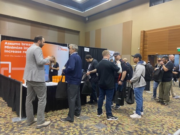 Elevate_IT's tweet photo. The exhibit floor in Phoenix is buzzing at Elevate_IT
@Adlumin @HitachiVantara @Illumio
#ElevateITphx #ElevateIT https://t.co/GopQ06Wjjr