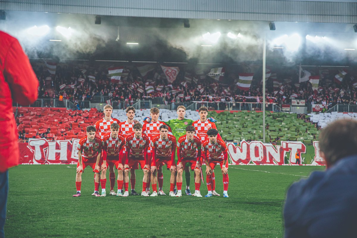 1FSVMainz05's tweet photo. STOLZ auf diese Mannschaft! ❤️
STOLZ auf euren Weg durch Europa! 🤍

#M05PORTO l 1:4 l 90' https://t.co/W87rruFeXF