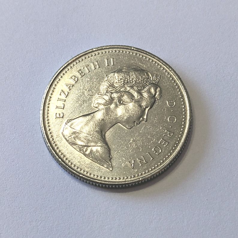 COINered2004's tweet photo. Get your hands on a vintage 1979 Canadian FIFTY CENT PIECE featuring Queen Elizabeth II. This half dollar coin is a piece of history, 45 years old. Check it out now! #CanadianCoin #VintageCoins https://t.co/tNbiFQc6sC https://t.co/7XYnPfxAO0