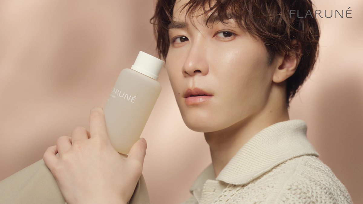 modelpress's tweet photo. Snow Man渡辺翔太“ありのままの姿”見せられる相手明かす💙

自身プロデュースのリップバーも決定💄
「渡辺くんが考えた匂いなんだなと頭の中で想像して」

🔻写真・コメントはこちら
https://t.co/ELRNn1poTa

#フラルネ #アルビオン #SnowMan #渡辺翔太 #しょっぴー https://t.co/c6eq2rb3Ns