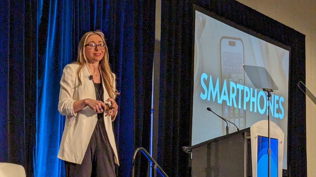 NICSAnews's tweet image. "What will my future self thank me for? Or, what will I regret pushing off until tomorrow?" Heard from #SLFnicsa Opening Keynote featuring Dr. Sahar Yousef and Professor Lucas Miller from UC Berkeley’s Haas School of Business on how to be super human.