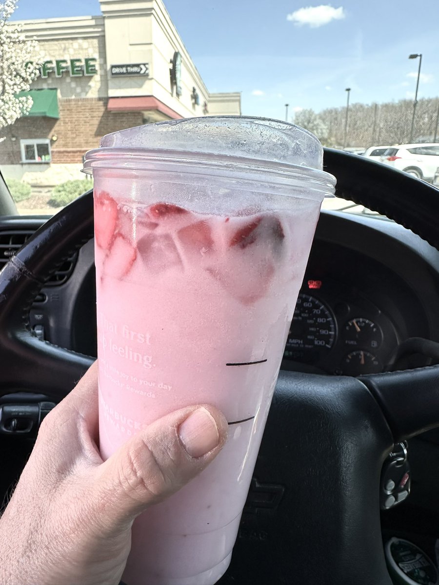 RonRigdon's tweet photo. One of my small pleasures in life is the @Starbucks #PinkDrink. Please #FentonMO Starbucks, start making these better. They shouldn’t look like coconut milk with a splash of strawberry açaí. Three days in a row now and not one of them proper. I know, I know #FirstWorldProblems https://t.co/hGh3ymnt87