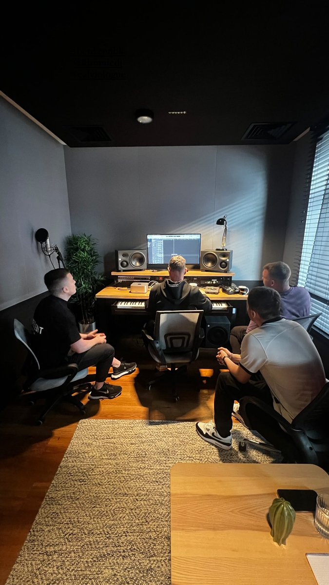 Armada Music Writing Camp 🎹 Was so good to get in the studio with Kimmic & BK down at Tileyard North Studios working with @Armada We’ve made a belter 🔨