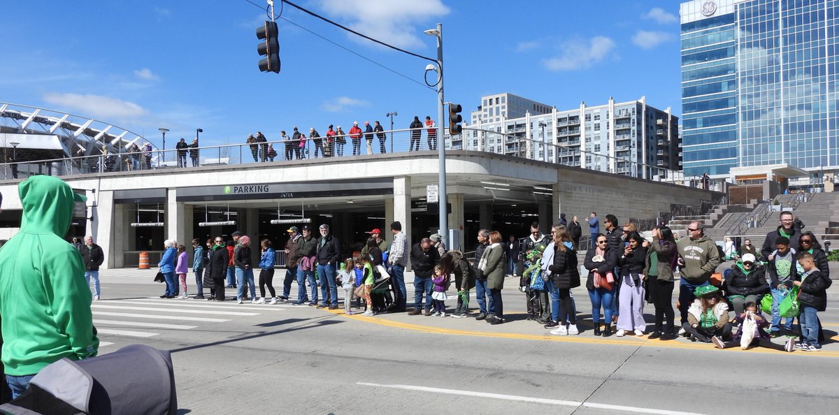 IBackTheBanks's tweet photo. https://t.co/eF8ydb40Yh See you @TheBanksCincy this weekend! Check out traffic advisories for Sat/Sun so you don't miss out. See parking details--Garage access maintained. https://t.co/WTCgEK1noV @CityOfCincy @CincyParks https://t.co/IhTocG1Nla