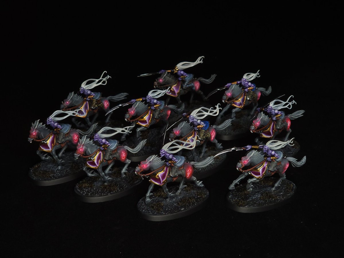 Grumdy's tweet photo. Quickly painted some Doomfire Warlocks thinking I might need them to play the new Daughters of Khaine army of renown. 🙃😂 These will probably live in the cabinet for a while now that I've seen the rules, but I'm happy I'll have these on hand. https://t.co/IOHIyOcvHA