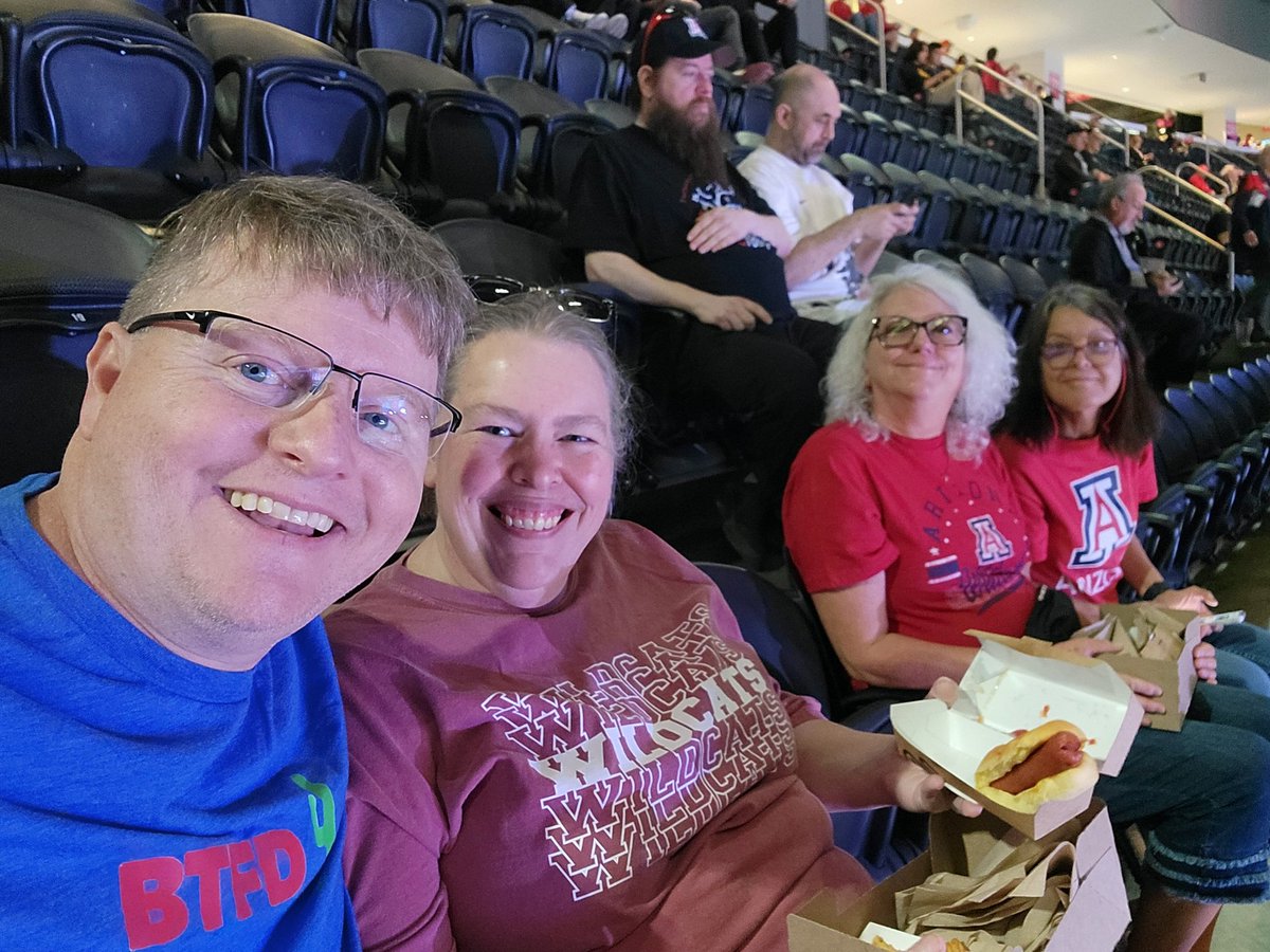 AZPuffins's tweet photo. Gotta make the big screen at the final Pac-12 tourney. #Bear Down #BearDown #Pac12MBB https://t.co/3IOSrNFzlu