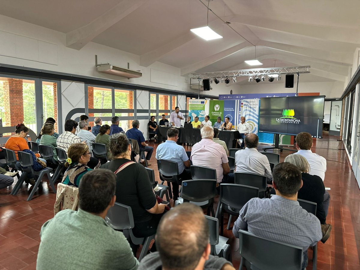 PlenaMunicipios's tweet photo. La jornada de hoy se desarrolla en Espacio Dínamo de Atlantida. Panelistas de las delegaciones de El Salvador, España, Honduras y Paraguay comparten sus experiencias vinculadas a #mancomunidades #Agenda2030
#cooperaciontriangular @ADELANTE_UE_ALC @AMHON1 @cintendentesuy @FELCODE https://t.co/3A3WUaiNk1