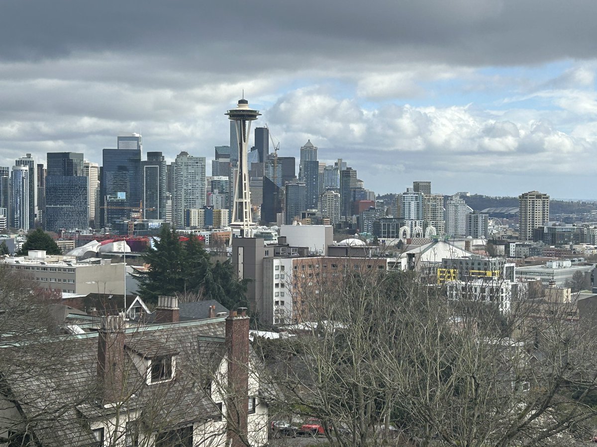 GeneTParkerIII's tweet photo. Seattle https://t.co/KtMqClHDoE