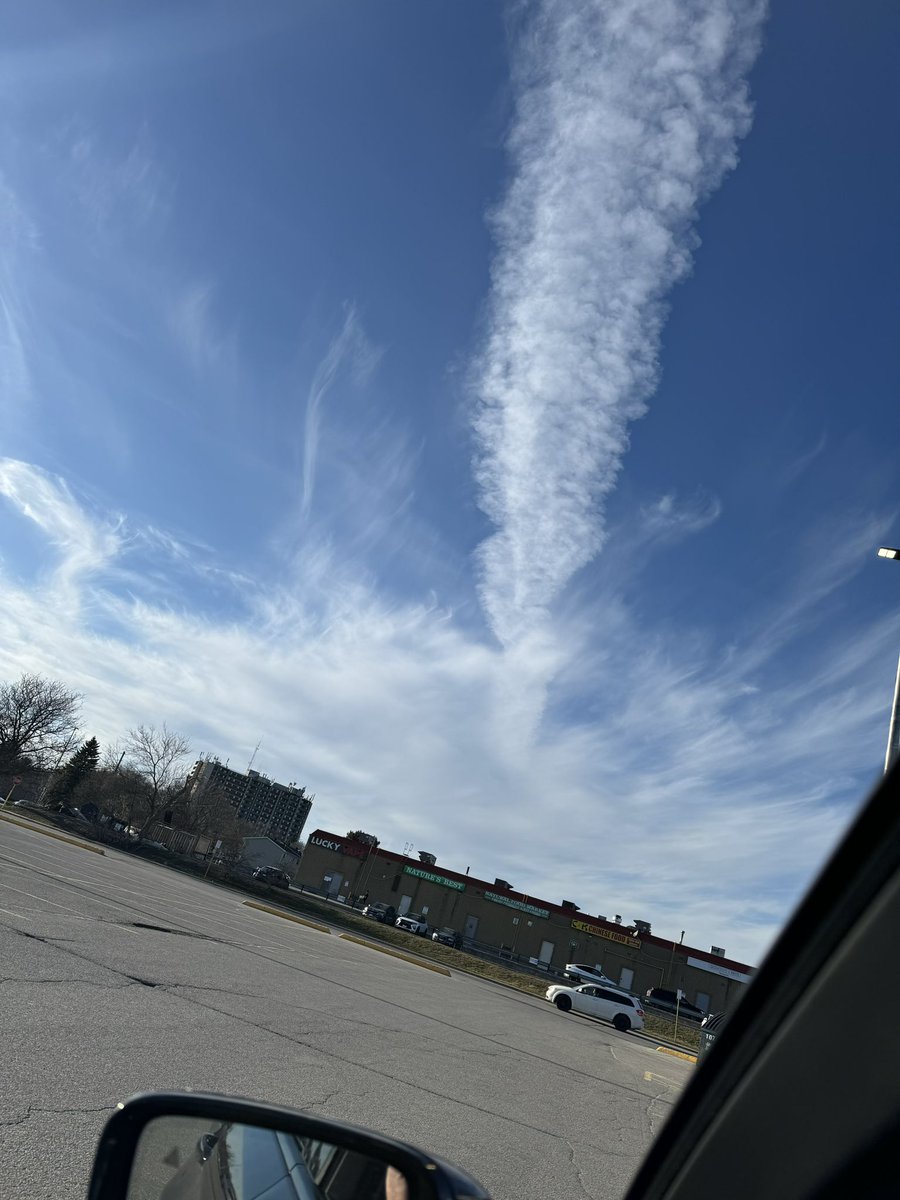 paulyb_dr's tweet image. Over the course an hour, the #chemtrails widen into complete cloud coverage. This is looking back from #barrie towards #phelpston #elmvale .
@BarrieMayor @DougShipleyBSOM what is being sprayed in our sky? What is the risk!!?? #GeoEngineering #Ontario