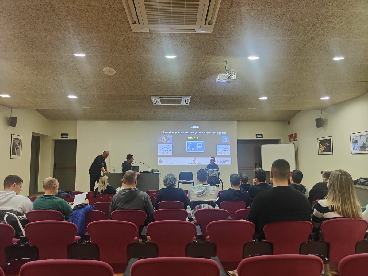 Molt Bona formació sobre targetes de mobilitat reduïda ♿ sobre l'ús i la nova normativa que va entrar en vigor al març 
<a href="/AlexDur38938147/">Alex Duran</a> 
#palafrugell #policialocal #formació #formación #mobilitatreduida #movilidadreduida
<a href="/GrupMifas/">Grup MIFAS</a> #policieslocals
#Police #PoliceStation