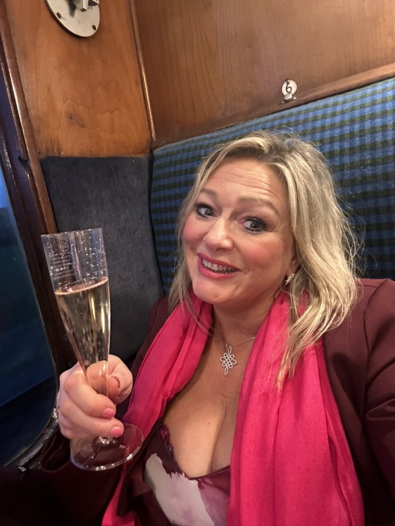 #CheltenhamFestival2024 that’s a wrap. Absolutely love the convenience of a stream train 🚂