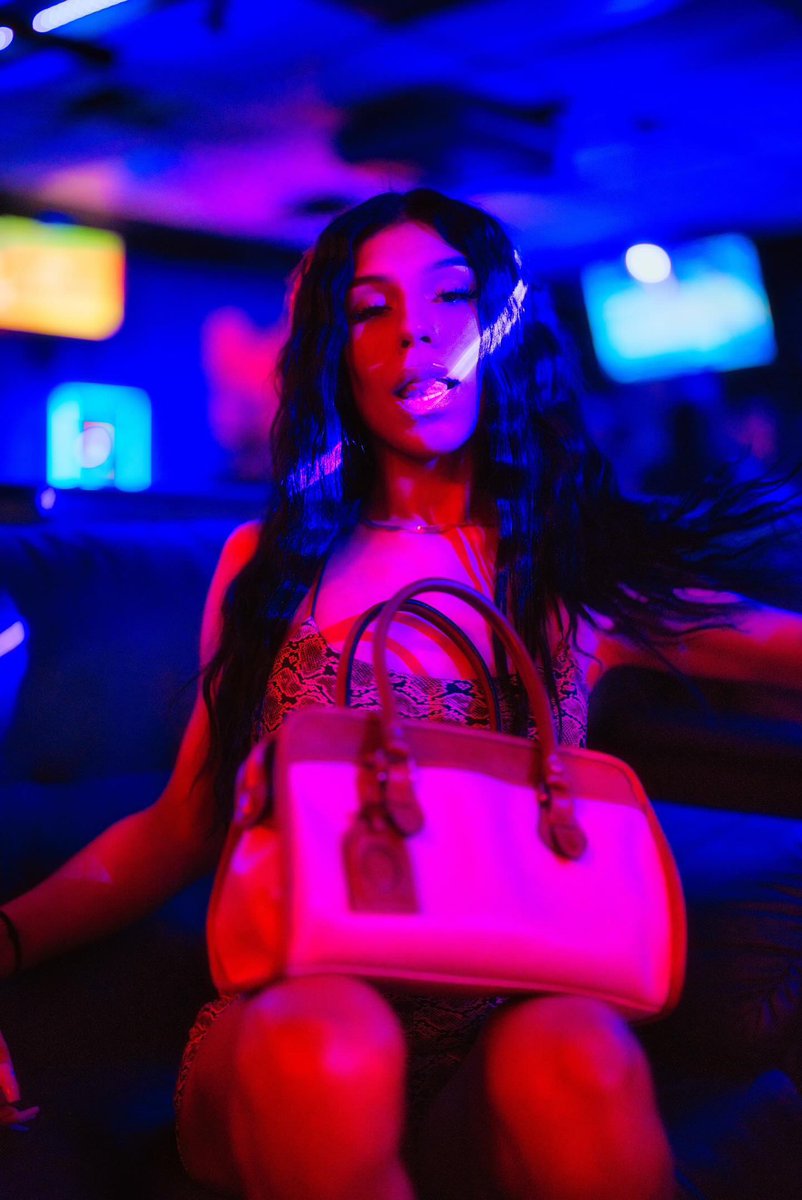GABBITOOORAW's tweet photo. THIS BITCH REALLY THAT IN REAL LIFE FUCK A SONG 🖕🏾 https://t.co/S5IQHubDk4