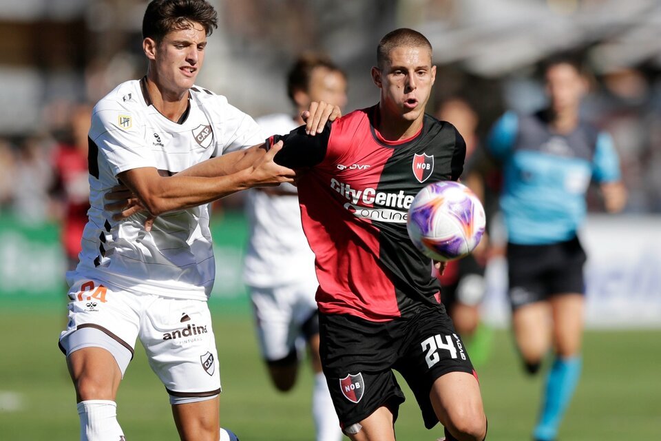 ⚽️#CopaDeLaLiga 🗓️Viernes desde las 20.45 | tvpublica.com.ar @Newells recibe a @caplatense Con relatos de @alecalumite, comentarios de @MiguelOsovi y notas en campo de juego a cargo de @gbgerman @TV_Publica tvpublica.com.ar/post/prensa/ne…