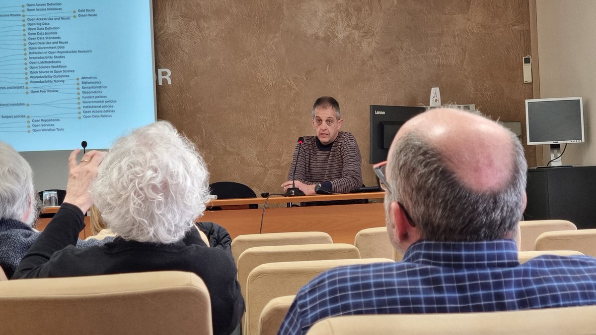 xdlheras's tweet image. Accepto el convit de Rafael Vidal @telrvf a ľacte de presentació del full de ruta de ciència oberta de @la_UPC i faig costat a la sala ďactes amb una desena de companys de la @upcmanresa líders en divulgació: @ExploratoriRN @7demates  #geomuseu #ValentíMasachs #Quibot @arduino