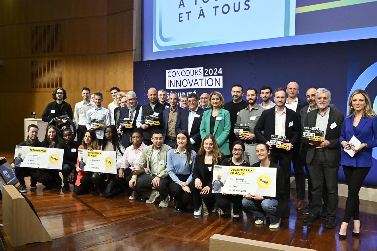 RoutePlusSure's tweet image. Merci à toutes et à tous d'avoir suivi ce live, merci aux membres des jurys et félicitations aux gagnants des Challenge et Prix #InnovationSécuritéRoutière 2024 !

Retrouvez le communiqué de presse avec les présentations des lauréats ➡️ bit.ly/4acGRlM

[19/20]