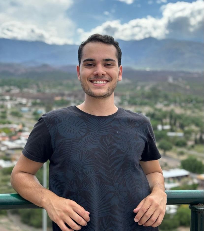 AcervoFatty's tweet photo. Retrato do privilégio branco, Felipe não podia não ser a Taylor. Sempre na boca do povo por qualquer motivo, seja por viagens, relacionamentos fracassados, briga com colegas de trabalho… Tem quem odeie e tem quem ame, mas são duas artistas que movimentam milhões na indústria pop https://t.co/RVki0HfgUz