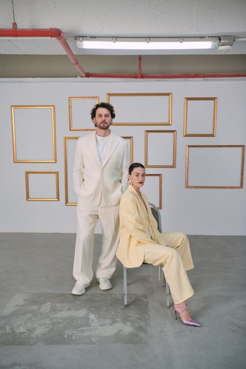 esrabilgicbr's tweet photo. 📸 #EsraBilgiç & #BirkanSokullu para a edição #ELLELOVE ♥️
#RomantikHırsız estreia dia 14 de março na Netflix https://t.co/JX50L76uUM