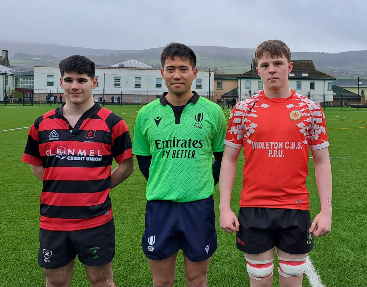 hsclonmelcbs's tweet photo. Sincere thanks to referee Furuse Katsuki of @JRFURugby
for officiating at our @Munsterrugby U19 Mungret Cup semi-final v Midleton CBS on our 4G rugby pitch today 🙌Included are captains Liam Maher &amp; Dara Dempsey 🏉🏆🔴⚫️ #Cuprugby #Schoolrugby https://t.co/TDC8hNIfVe