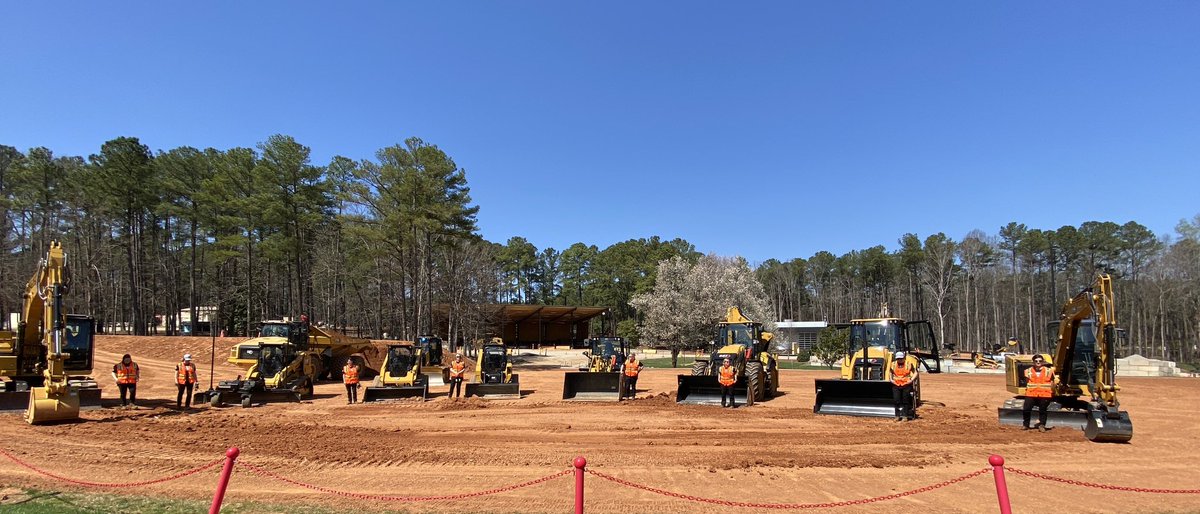 The first ever all-female @CaterpillarInc demo team! #WomeninConstruction @EquipmentToday @4ConstructnPros