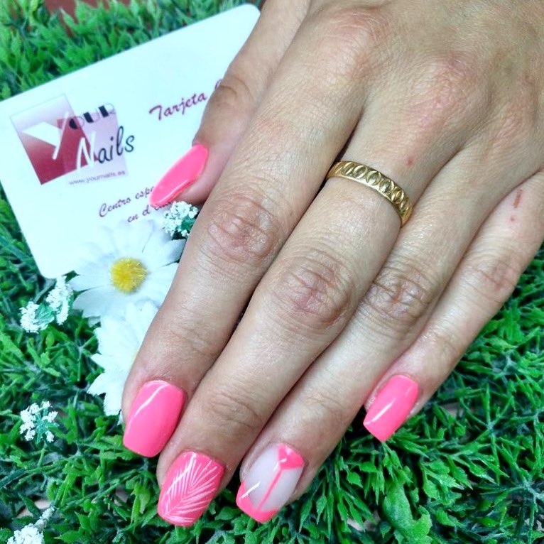 YourNailsM's tweet image. Un #esmaltado profesional lleno de detalles que te encantarán ahora que se acerca la Primavera. Esto es @yournailsmajadahonda_ 

Pide tu cita en el ☎️916 39 03 76 y deja huella por donde vayas. 

#majadahonda #madrid #manicura #nailsart #clientasconestilo #etiquetanos
