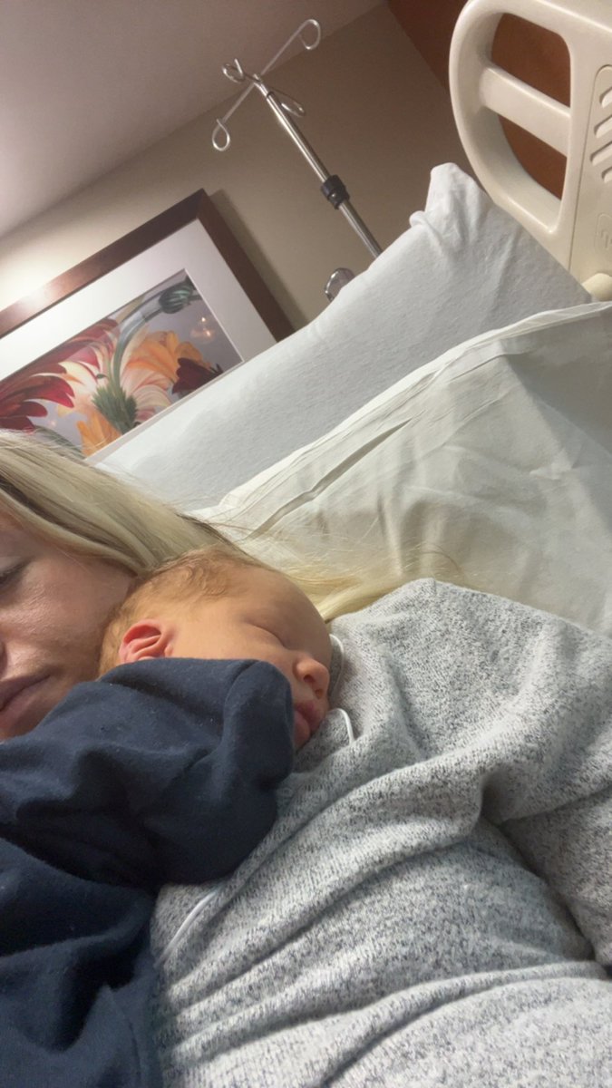 Linsey109's tweet photo. I’m a momma, feels like a dream🥹❤️ https://t.co/o1ajzqb3tl